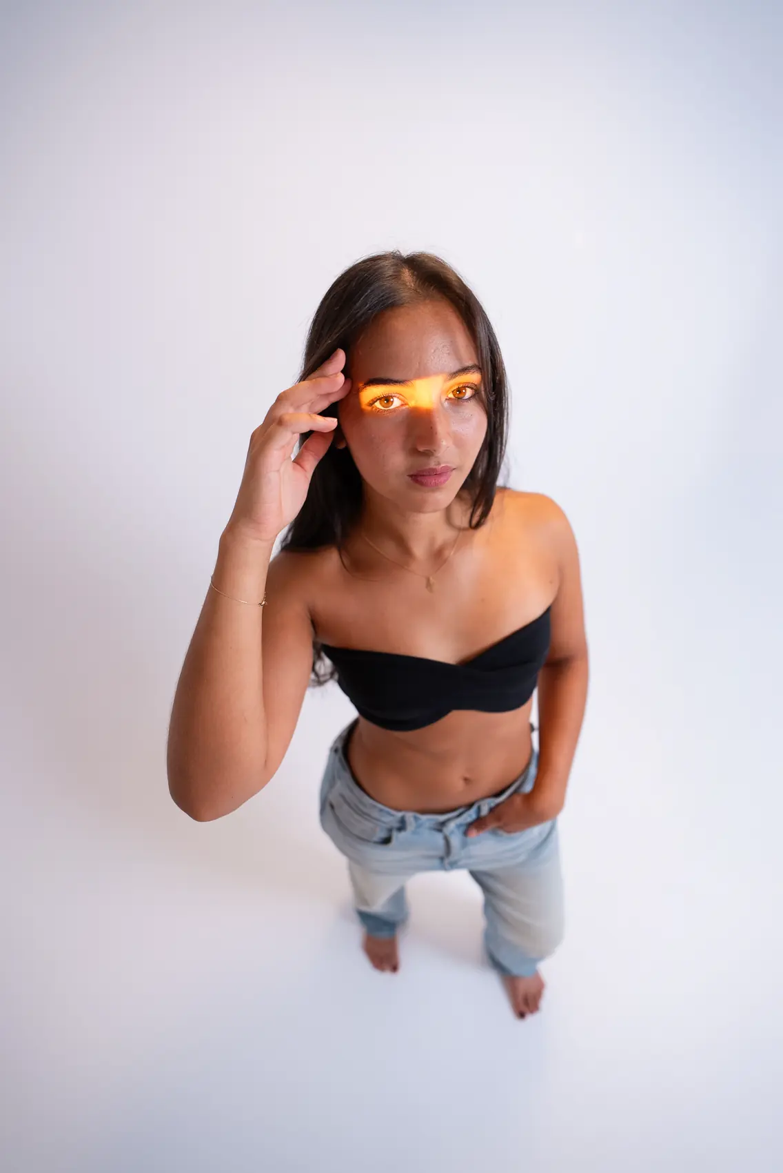 Portrait, bande de lumière sur les yeux