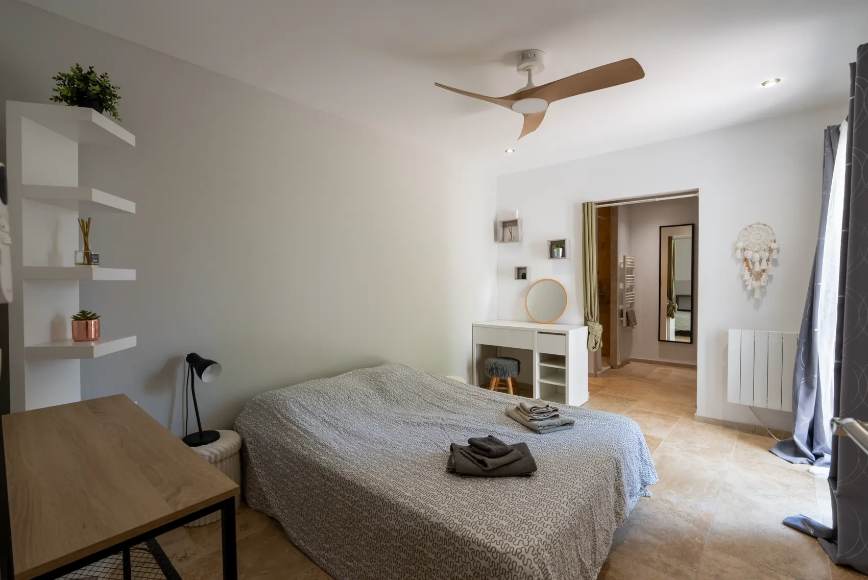 Chambre, location saisonnière